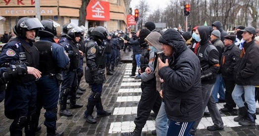 У Харкаве прарасійскія актывісты збілі ў падземным пераходзе сваіх апанентаў (відэа)