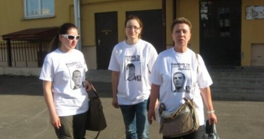 Удзельнікі кампаніі "Народнае самакіраванне" падтрымалі палітвязняў (фота)