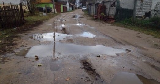 У Гродне жыхары прыватнага сектару патрабуюць заасфальтаваць разбітыя вуліцы (фота)
