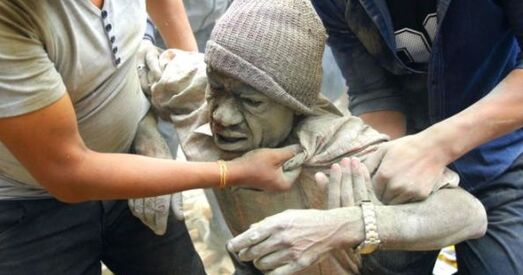 Землятрус у Непале: дзясяткі людзей пад абломкамі старажытнай вежы