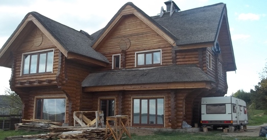 Як пад Гродна робяць дахі з трыснягу для ўсёй Беларусі