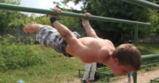 У Гродна ўпершыню прайшоў турнір па стрыт воркаўту (фота)