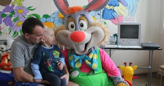 «Клуб-5000»: пацыентам анкалагічнага цэнтру часта не стае самага банальнага — сурвэтак і падгузкаў