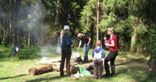 Падчас памінальнай акцыі ў Курапатах п'яныя мясцовыя жыхары зладзілі пікнік