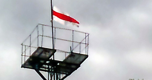 Нацыянальны сцяг ды графіці ў Жодзіна