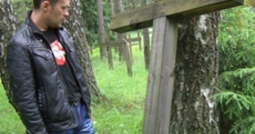 У Курапатах усталёўвалі паваленыя вандаламі крыжы