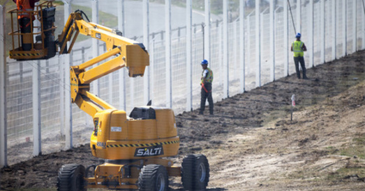 Венгрыя пабудавала частку сцяны на мяжы з Сербіяй