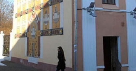 Гродна. У былым дамініканскім кляштары замест акна зрабілі дзверы