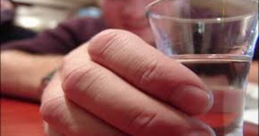 Кошт бутэлькі гарэлкі павінен быць роўны мінімальнаму дзённаму заробку