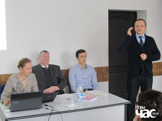 Аўтары даследавання (злева направа) Наталля Кутузава, Уладзімір Букштынаў, Дзмітрый Чарных і каардынатар праекту Алег Агееў Аўтары даследавання (злева направа) Наталля Кутузава, Уладзімір Букштынаў, Дзмітрый Чарных і каардынатар праекту Алег Агееў