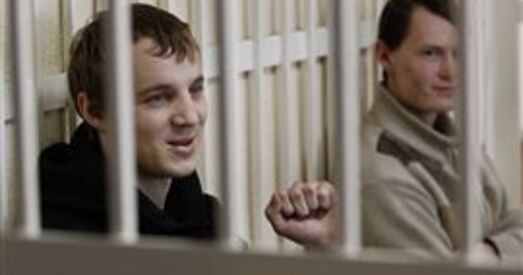 Палітвязень Эдуард Лобаў сустрэўся з сям’ёй. Змітру Дашкевічу ў спатканні адмовілі