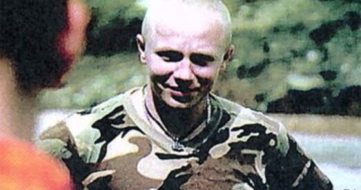 Пётр Парашэнка ўручыў пашпарт Украіны беларусу — камандзіру разведкі батальёна "Азоў"