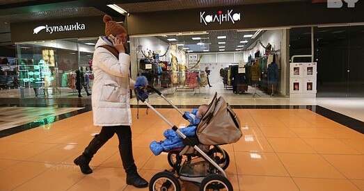 Прадавачку, якая выгнала маму з каляскай з «Калінкі», звольнілі, а загадчыцу — пакаралі