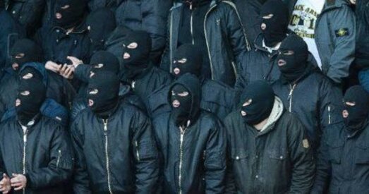 Група мужчынаў у масках зладзіла масавае збіццё мігрантаў у Стакгольме