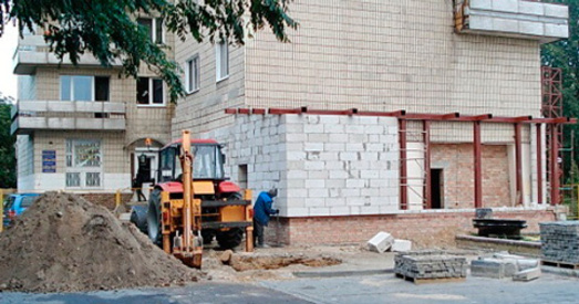 Жыхары Брэсту дамагліся ад ўладаў экспертызы ў справе незаконнай будоўлі аптэкі