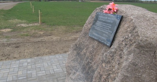 Ля брукаванкі Стоўбцы — Новы Свержань высадзілі алею ў гонар 70-годдзя Перамогі