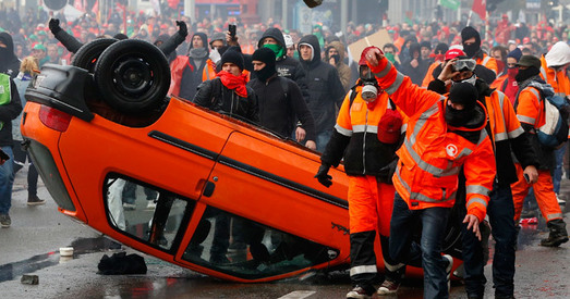 Каля ста паліцэйскіх пацярпелі ў сутычках з маніфестантамі ў Брусэлі