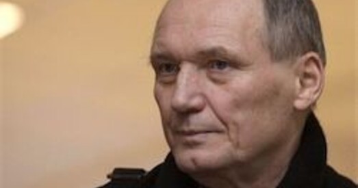 Паэта ўсё ж судзяць