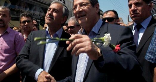 Лідары Кіпра прагуляліся па падзяляльнай паласе