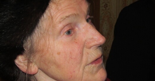 Суд прымушае пенсіянерку прыбіраць за чужым мужчынам у камунальнай кватэры