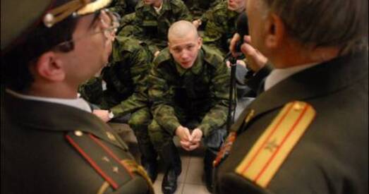 Нестатутныя адносіны ў арміі працягваюцца