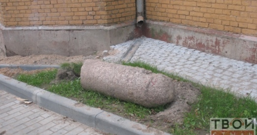 Старадаўні гранітны слуп выкапалі на Дзяржынскага