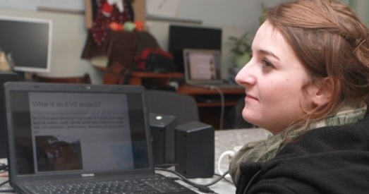 Калі размаўляла па-ангельску па тэлефоне, людзі ў аўтобусе глядзелі на мяне, як на дзіва