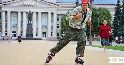 Хто ён, дзядуля на роліках: шчымлівая гісторыя самага пазітыўнага чалавека ў Маладзечне (фота)