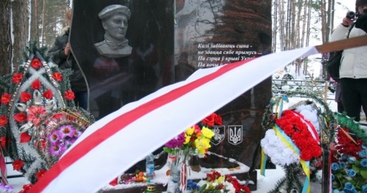 Мінскія актывісты адведалі магілу Міхаіла Жызнеўскага (фотарэпартаж)