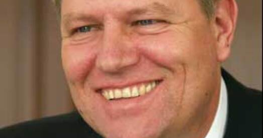 Румынія. Папуліст Клаус Ёханэс можа стаць прэзідэнтам