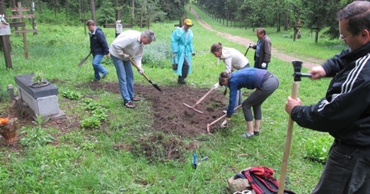 У Курапатах распачалася шматдзённая талака (фота)