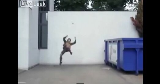 Што робіць літоўскі салдат, калі ён нудзіцца?