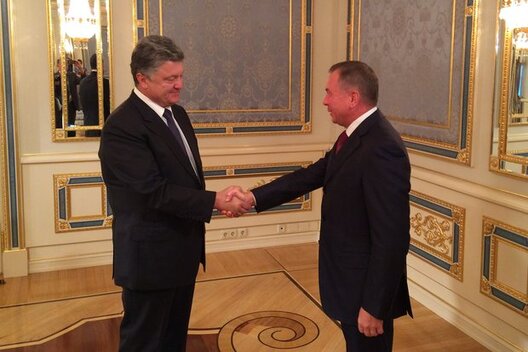 makey_poroshenko_12082015_1.jpg makey_poroshenko_12082015_1.jpg