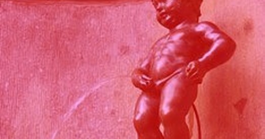 «Сікаючы хлопчык» стаў ружовым у гонар дзяўчынак