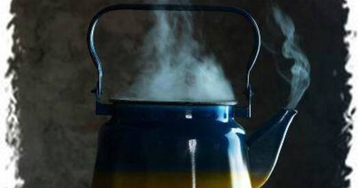 Барыкады на Грушэўскага — носік кіпячага чайніка