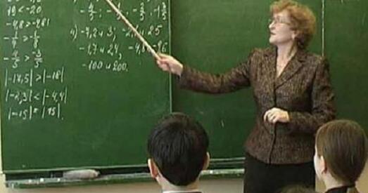 Павышаць заробкі настаўнікам Тозік прапануе шляхам скарачэнняў