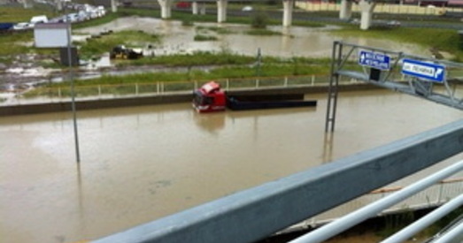 У Сочы змагаюцца з паводкай, ёсць загінулы