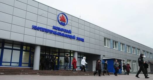 «Днём працуем, начуем у машыне»