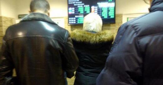 Фотафакт: у абменніках Мінска з'явіліся невялікія чэргі