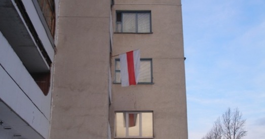 Віцебская "Маладая Беларусь" павіншавала з Днём Волі і вывесіла сцяг