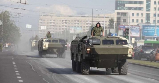 У мінскіх парадных заторах "застраў" аўтобус з былымі вязнямі гета