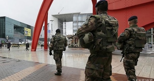 У Францыі рэжым надзвычайнага становішча працягнулі на тры месяцы