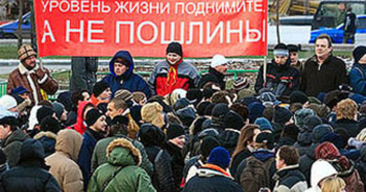 Лябедзька і Карняенка збіраюць подпісы за адмену «аўтапошліны» на плошчы Якуба Коласа