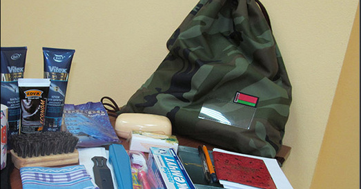 Мінабароны падрыхтавала для прызыўнікоў заплечнікі з самым неабходным