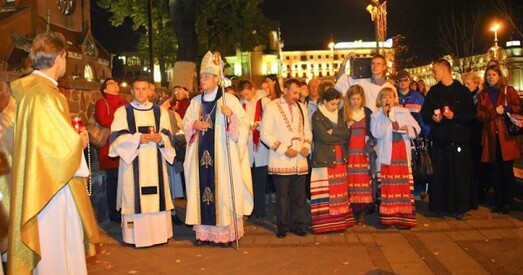 Каталіцкі Ружанцовы Кангрэс выйшаў на вячэрнюю плошчу Незалежнасці ў Мінску