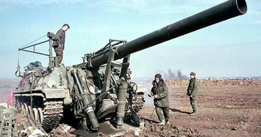 У Беларусь з Расіі прыбыў эшалон з самаходнымі мінамётнымі ўстаноўкамі