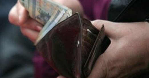 Сярэдні заробак у Беларусі ўпершыню ўпаў з пачатку года, і гэта ў рублях