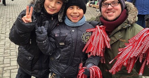 Затрыманні падчас раздачы стужак з беларускім арнаментам