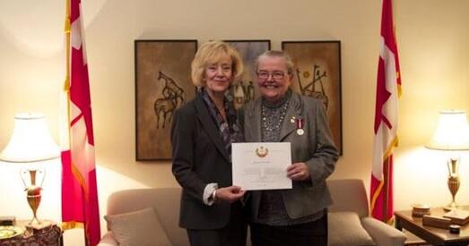 Івонка Сурвіла атрымала медаль каралевы Элізабэт ІІ