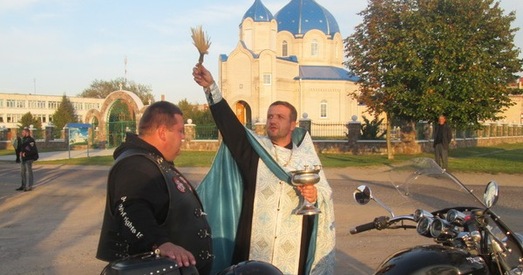 У Лідзе паміналі загінулых байкераў